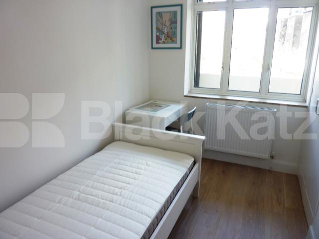 			 NEWLY REFURBISHED 3 BED GOOD FOR 4 SHARERS & AVAIL NOW!, 4 Bedroom, 1 bath, 1 reception Flat			 Hurdwick Place, CAMDEN/MORNINGTON CRESCENT